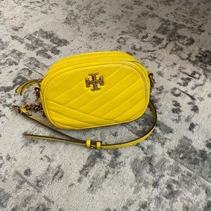 Tory Burch kira chevron small camera bag